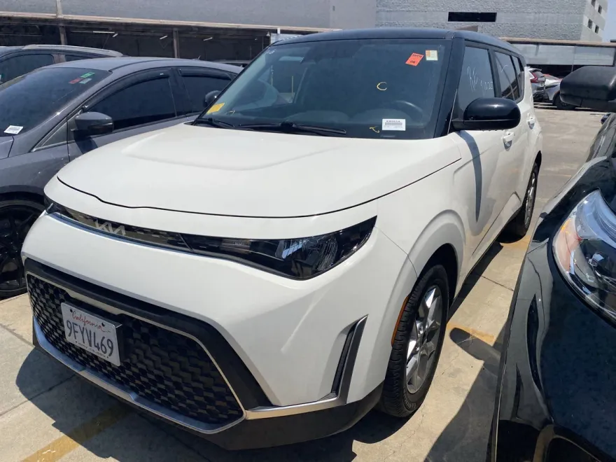 2023 Kia Soul S photo 1
