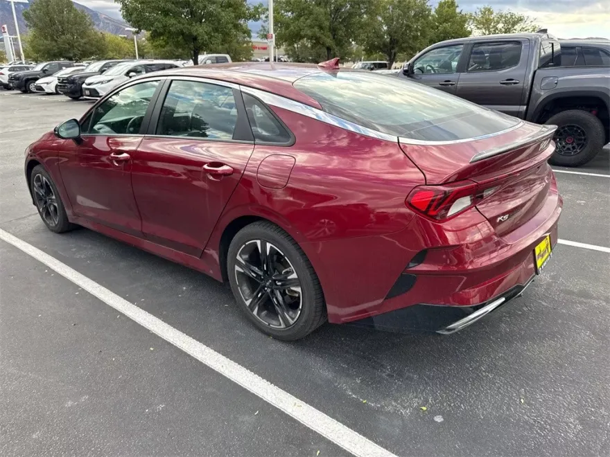 2022 Kia K5 GT-Line photo 1
