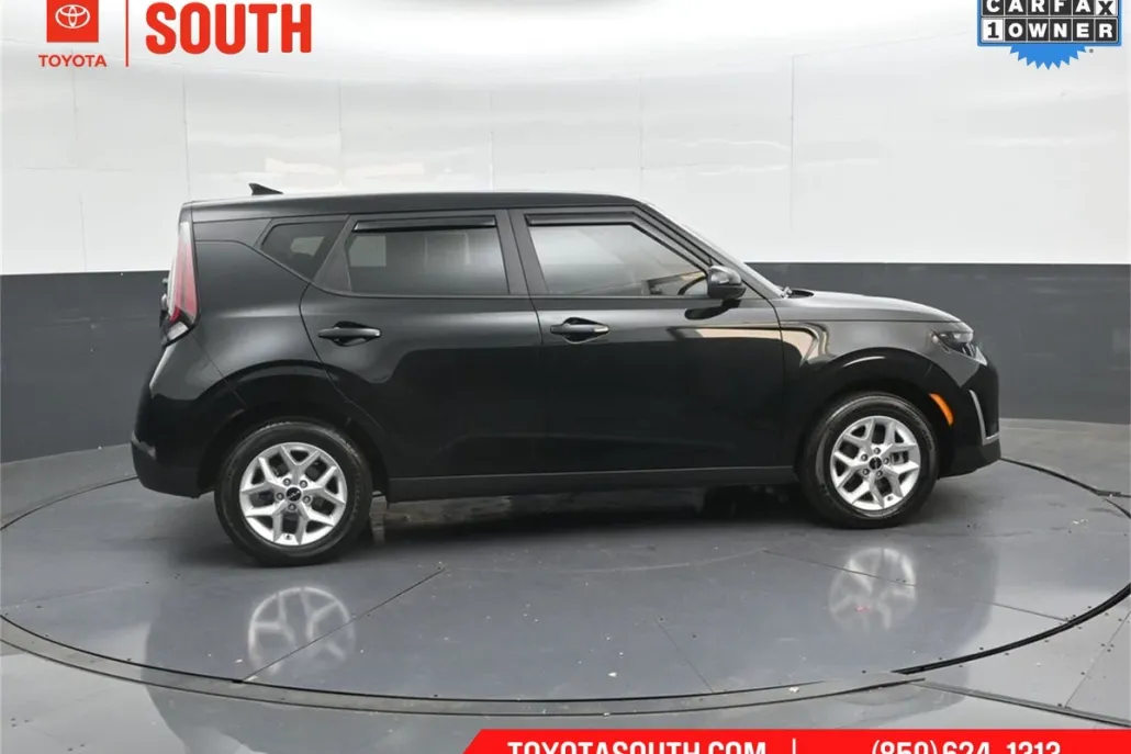 2024 Kia Soul LX photo 1