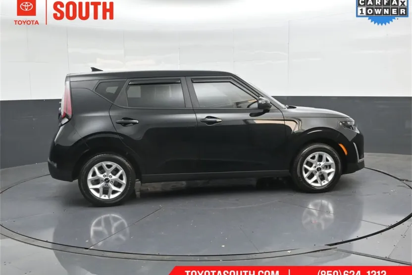 2024 Kia Soul LX photo 1