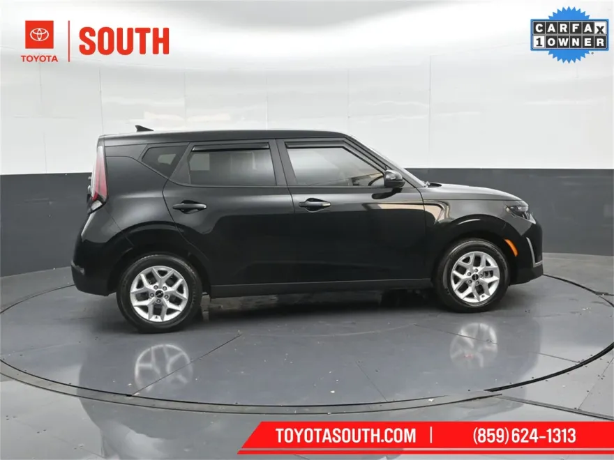 2024 Kia Soul LX photo 1