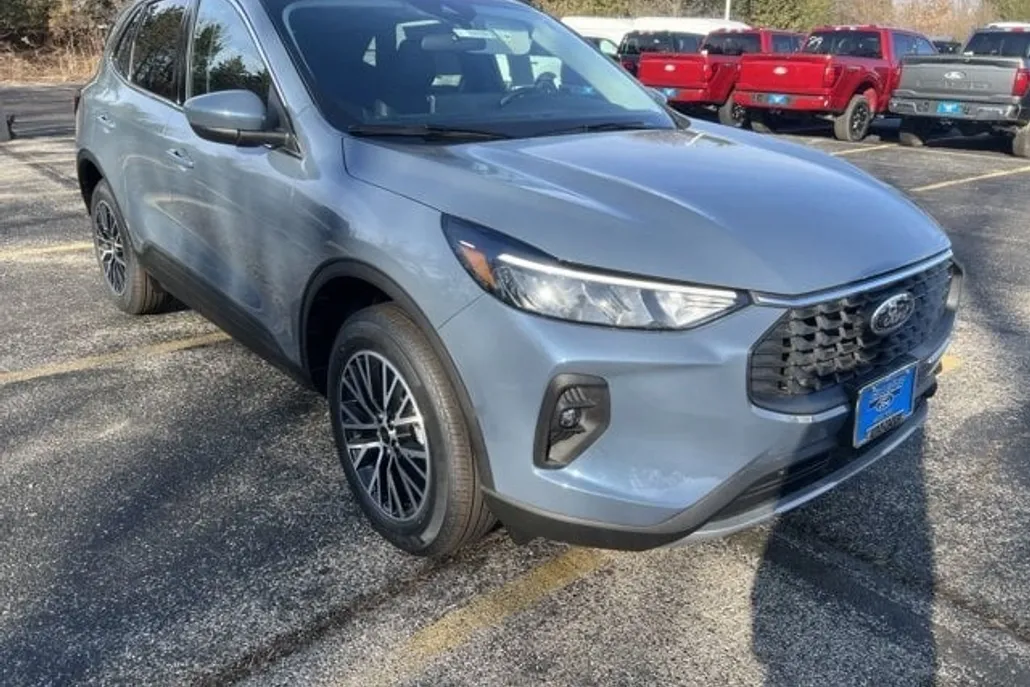 2025 Ford Escape photo 1