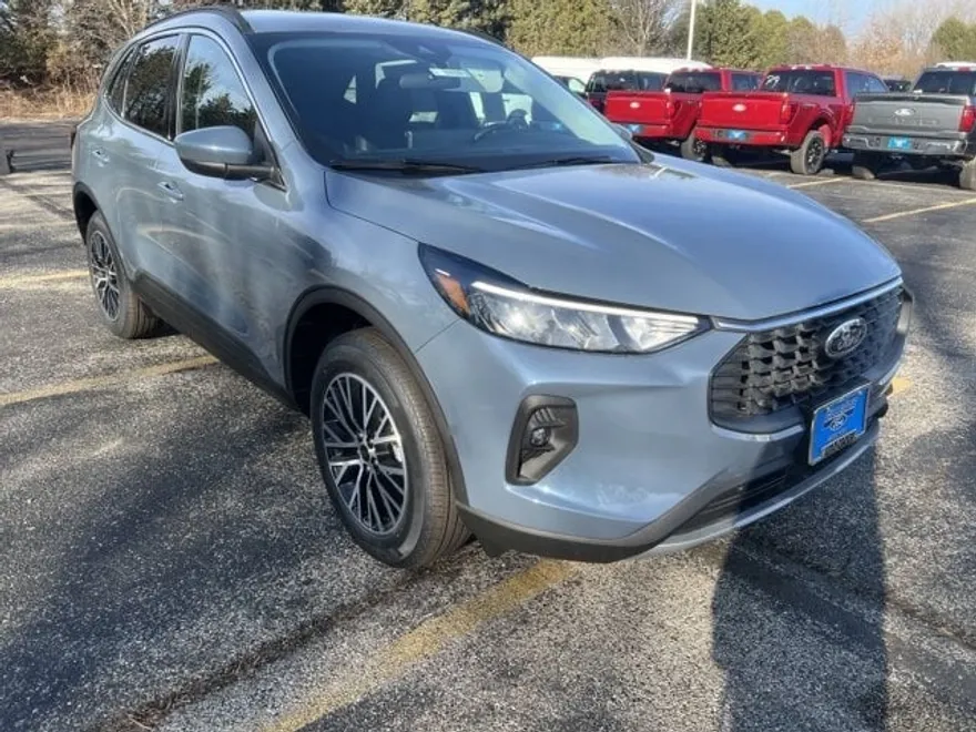 2025 Ford Escape photo 1
