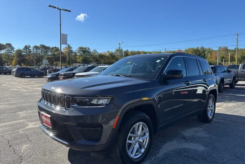 2025 Jeep Grand Cherokee Laredo Altitude photo 1