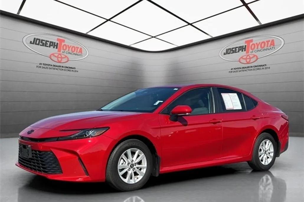 2025 Toyota Camry LE photo 1