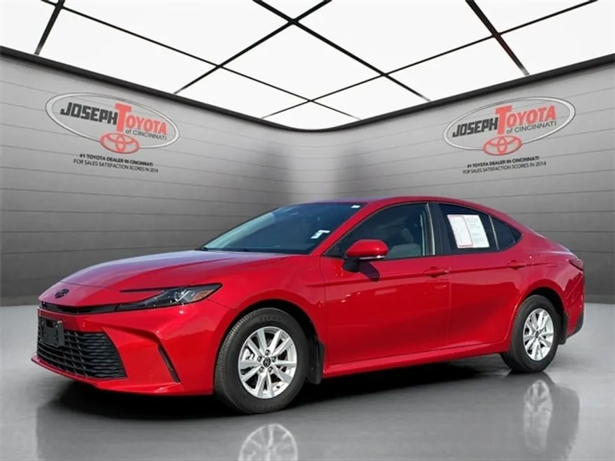2025 Toyota Camry LE photo 1
