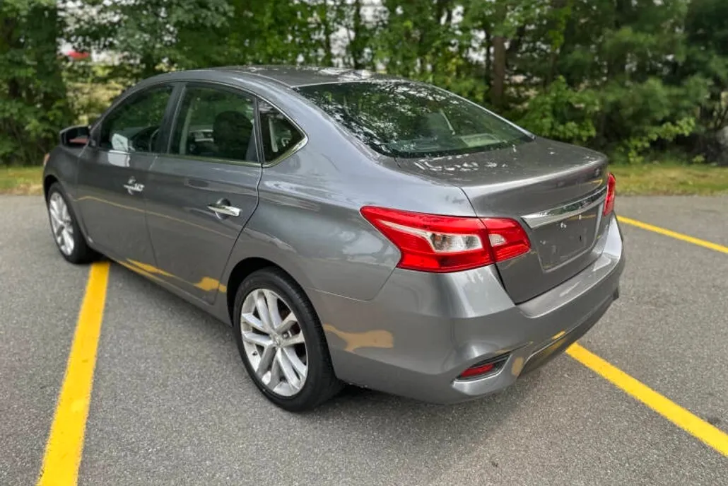 2019 Nissan Sentra SV photo 1