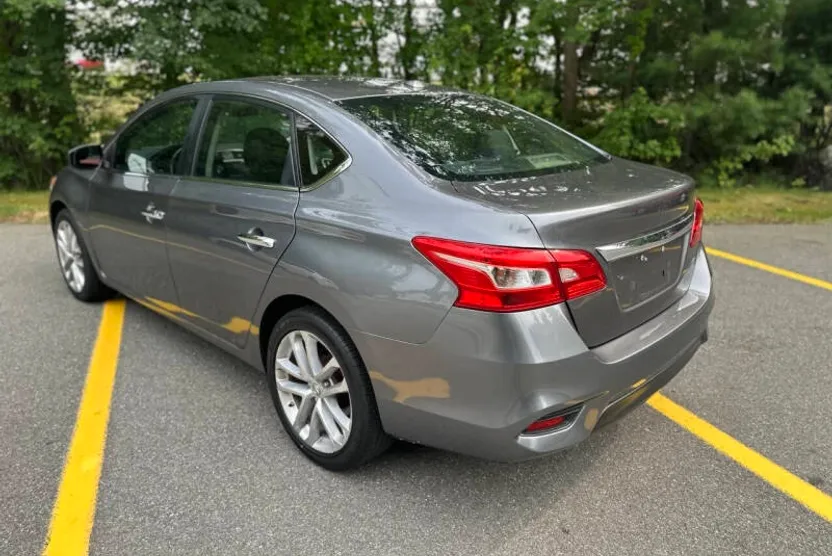 2019 Nissan Sentra SV photo 1