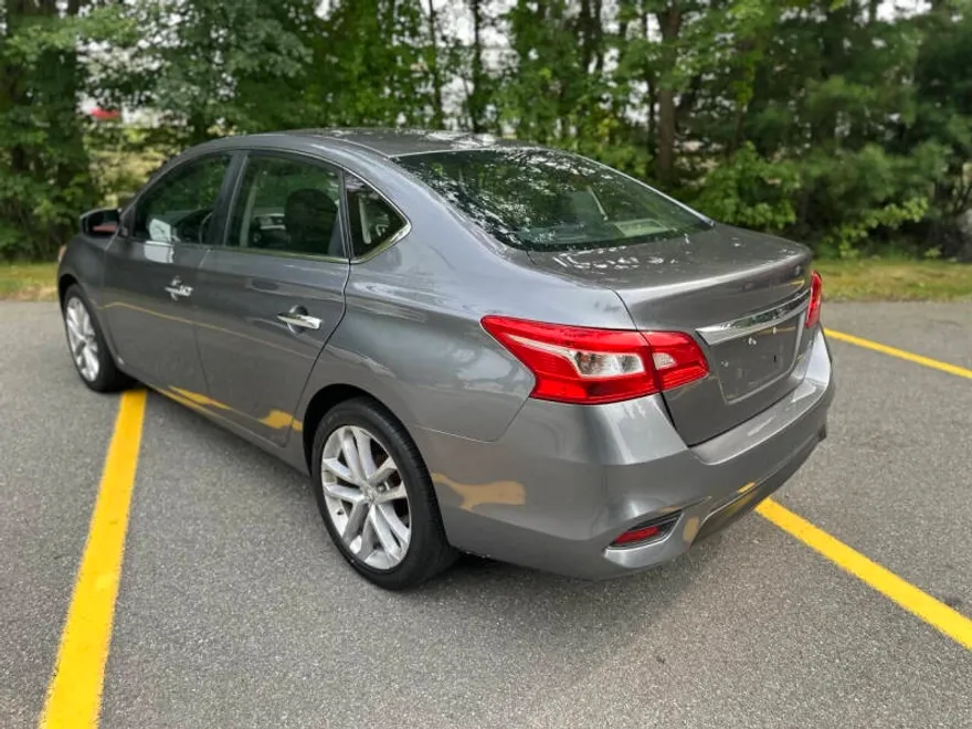 2019 Nissan Sentra SV photo 1