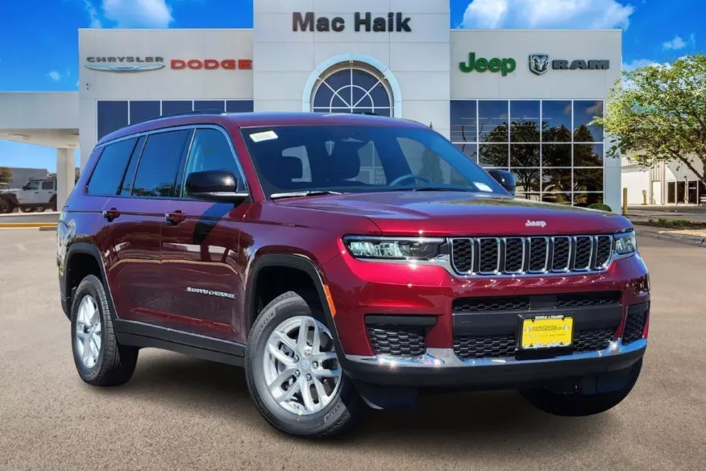 2025 Jeep Grand Cherokee Laredo photo 1