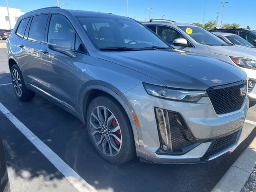 2023 Cadillac XT6 Sport photo 1