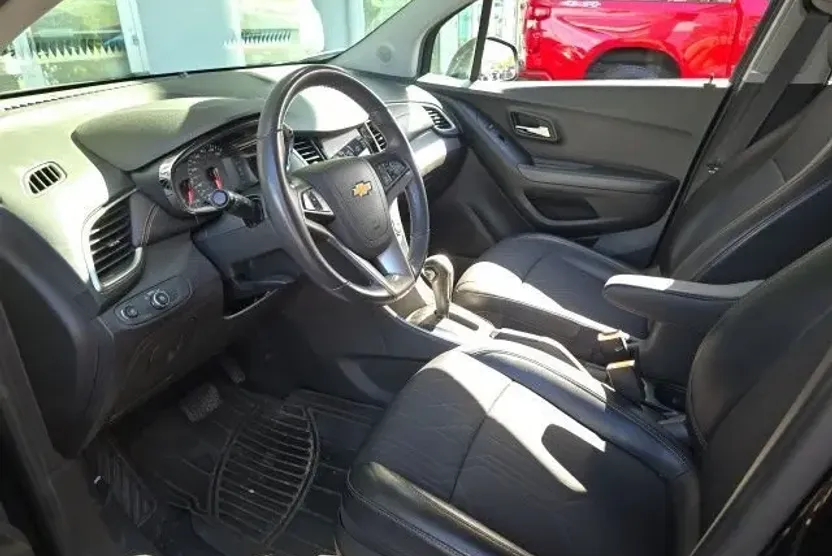 2020 Chevrolet Trax LT photo 1