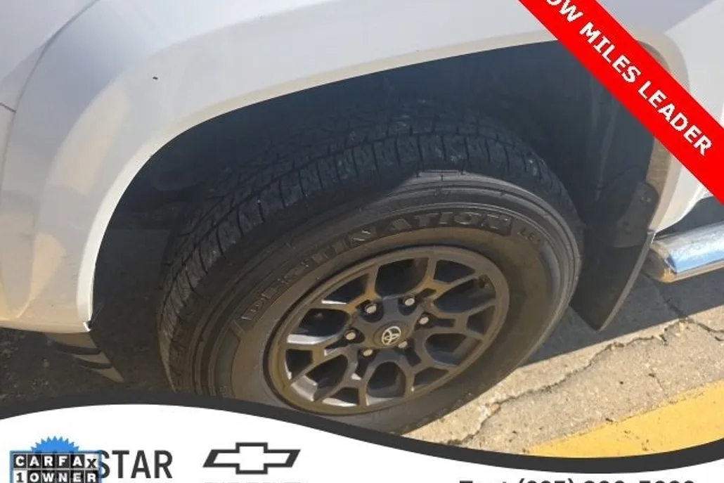 2017 Toyota Tacoma SR5 photo 1