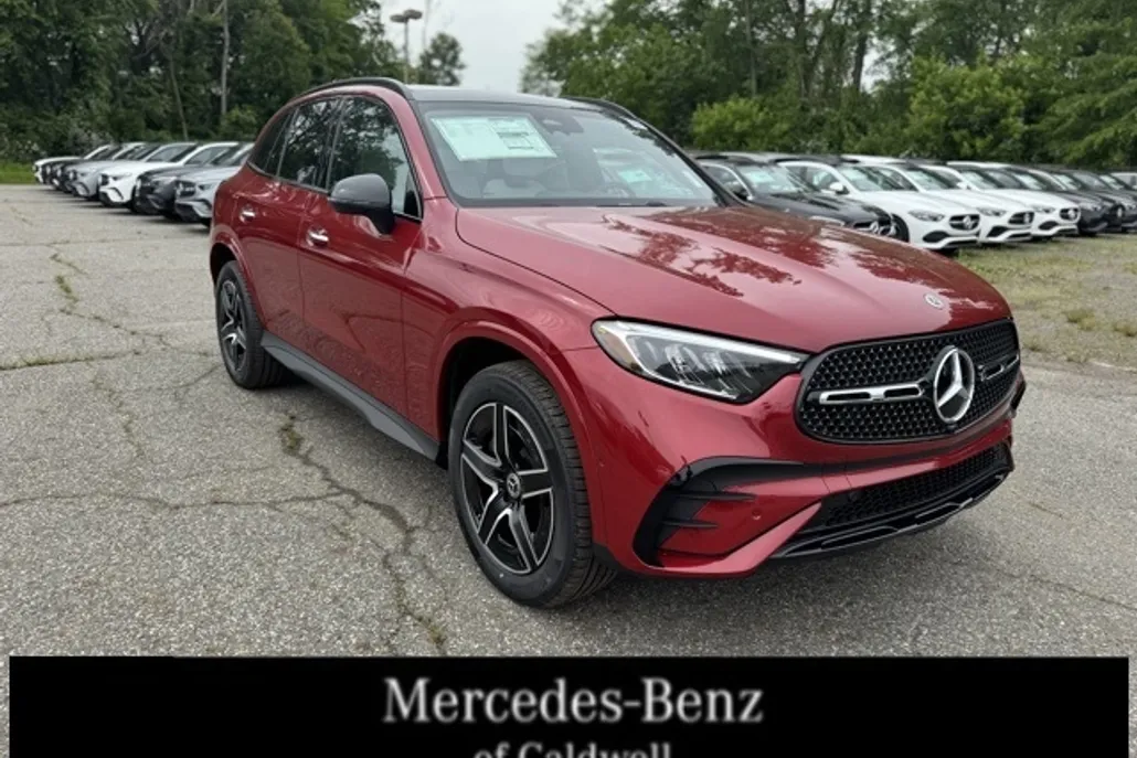 2025 Mercedes Benz GLC 300 4MATIC photo 1