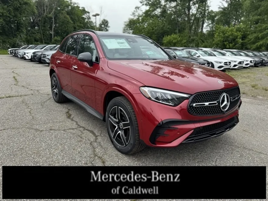 2025 Mercedes Benz GLC 300 4MATIC photo 1