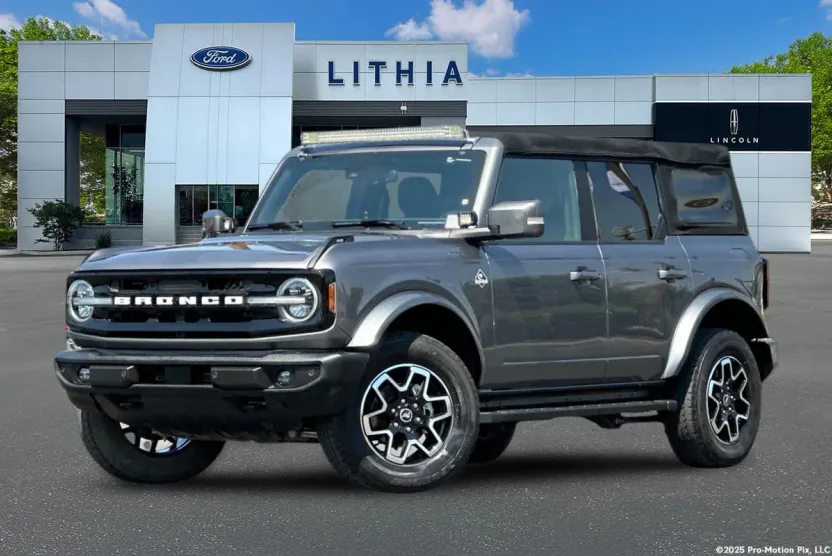 2021 Ford Bronco Outer Banks photo 1