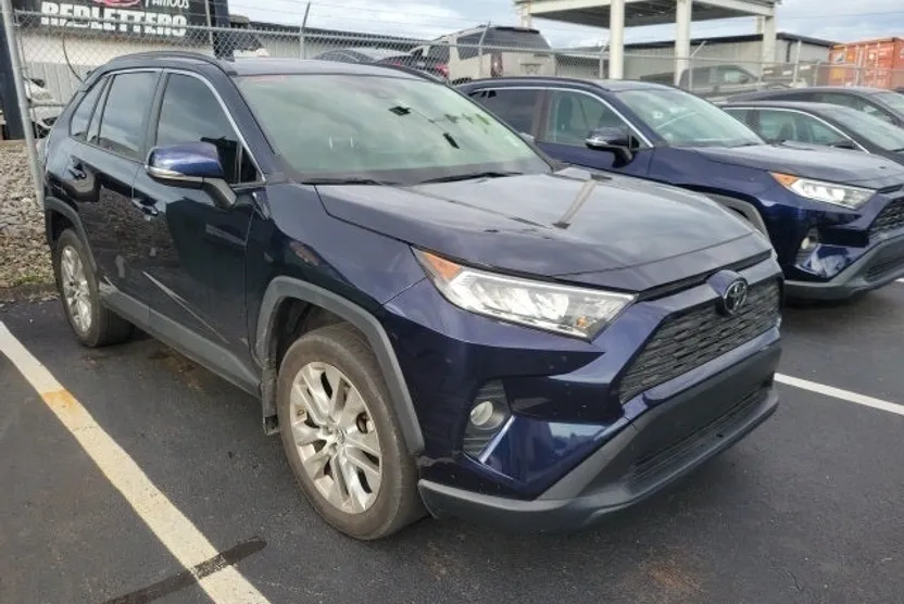 2019 Toyota RAV4 XLE Premium photo 1