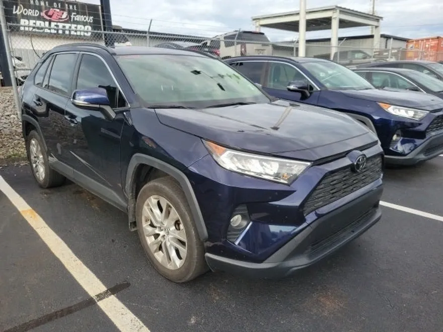 2019 Toyota RAV4 XLE Premium photo 1
