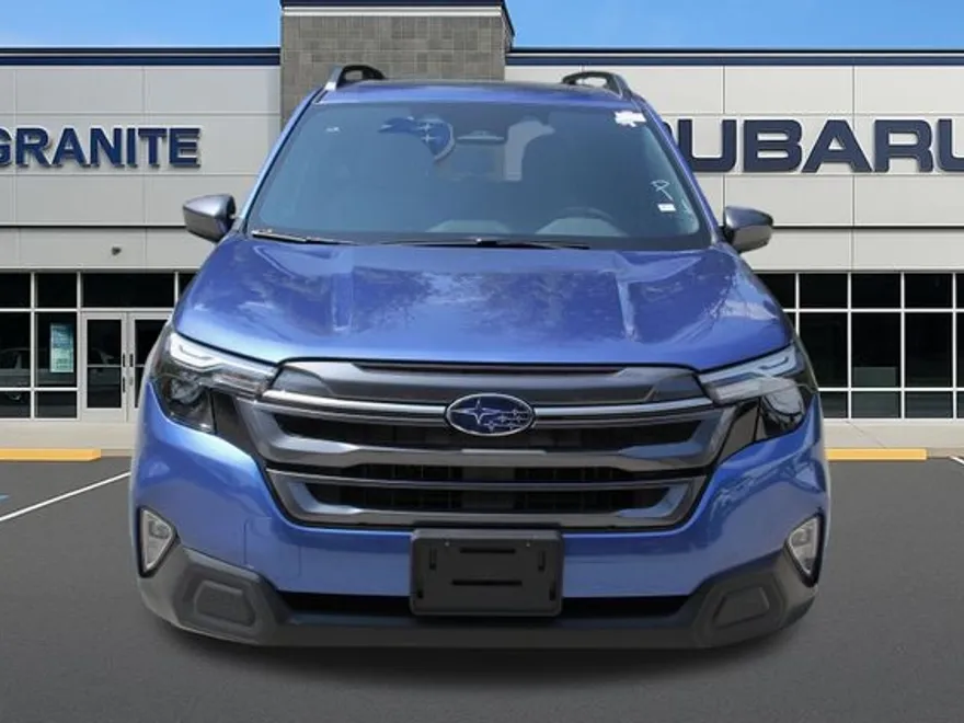 2025 Subaru Forester Premium photo 1