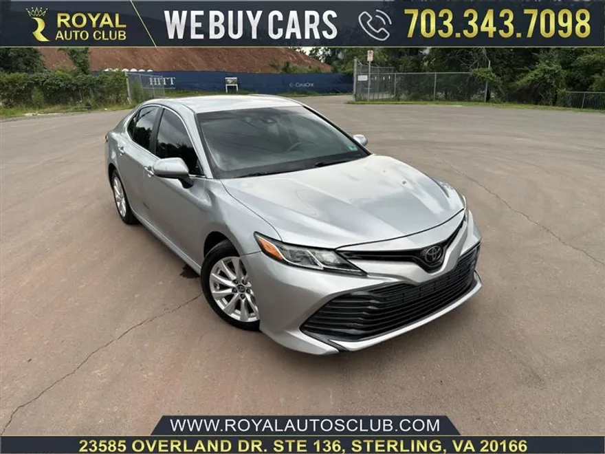 2018 Toyota Camry LE photo 1