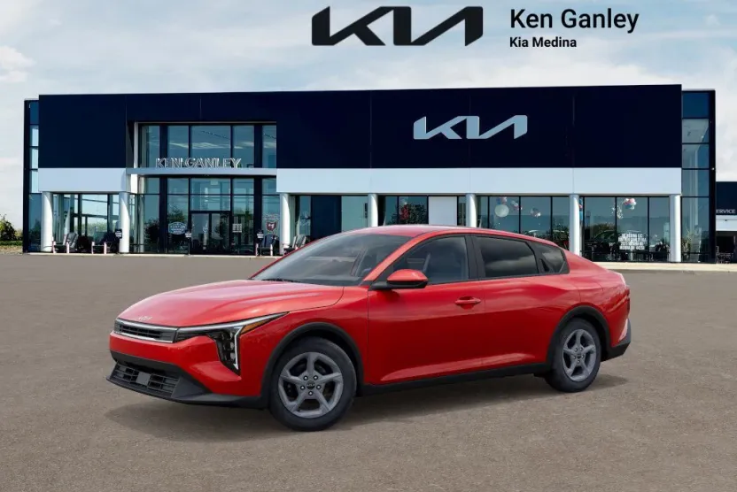 2025 Kia K4 LXS photo 1