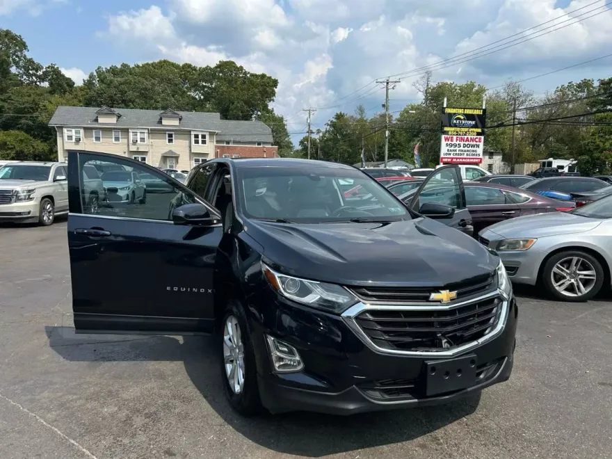 2020 Chevrolet Equinox LT photo 1