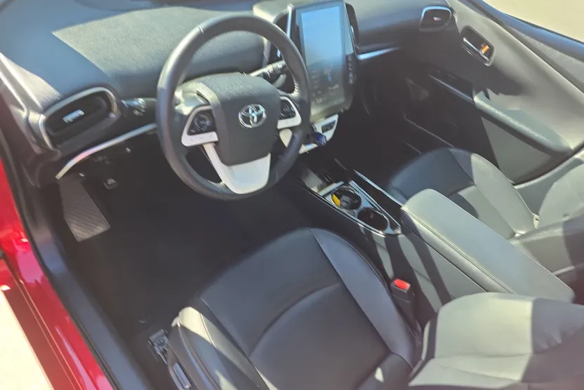 2019 Toyota Prius Prime Premium photo 1