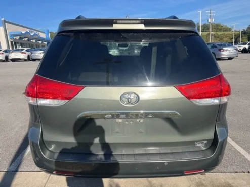 2013 Toyota Sienna Platinum photo 4