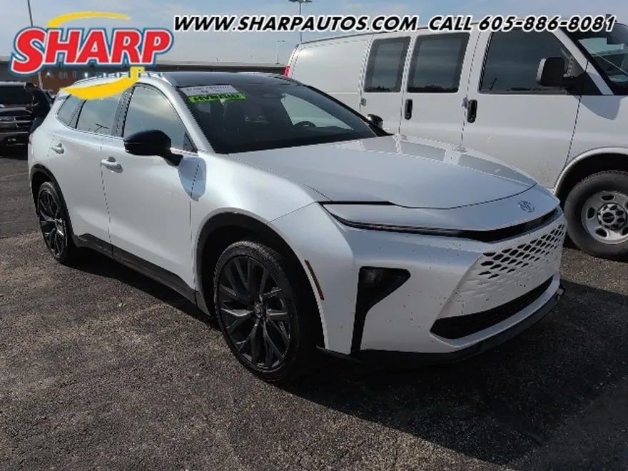 2025 Toyota Crown Signia XLE photo 1