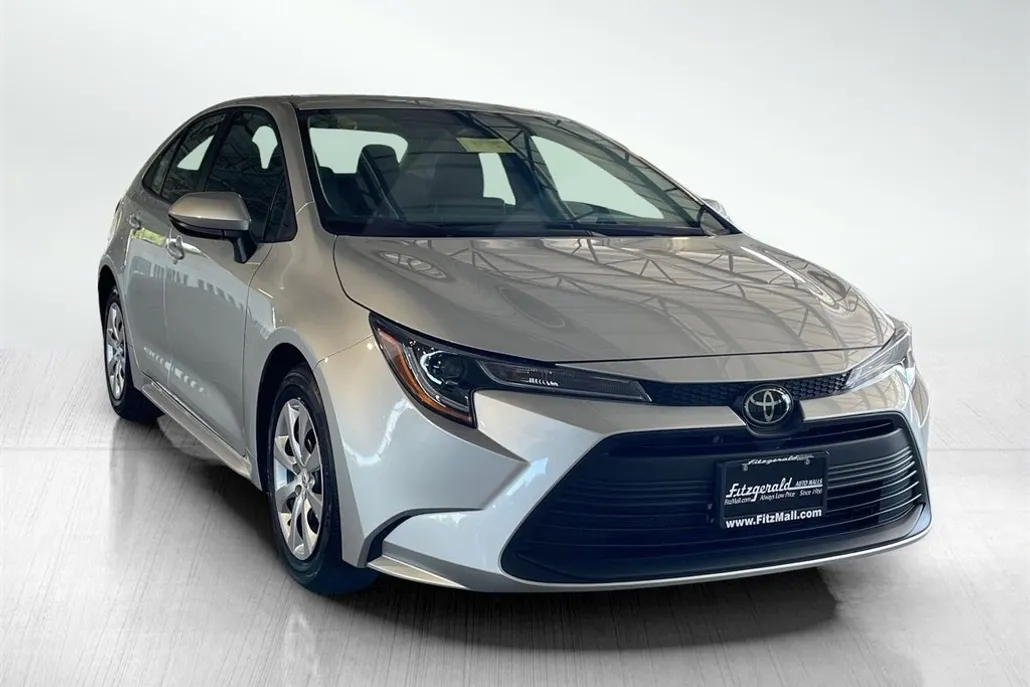 2025 Toyota Corolla LE photo 1
