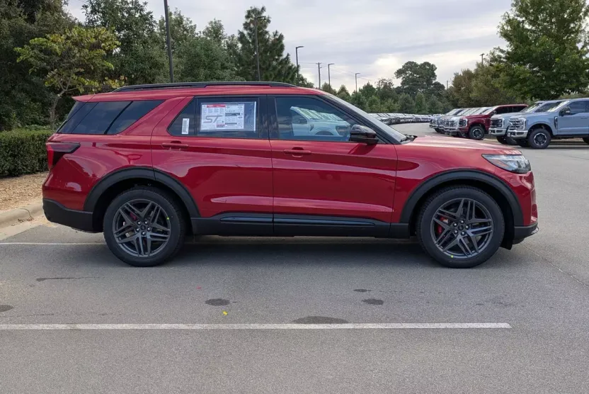 2025 Ford Explorer ST photo 1