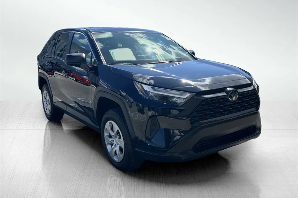 2023 Toyota RAV4 LE photo 1