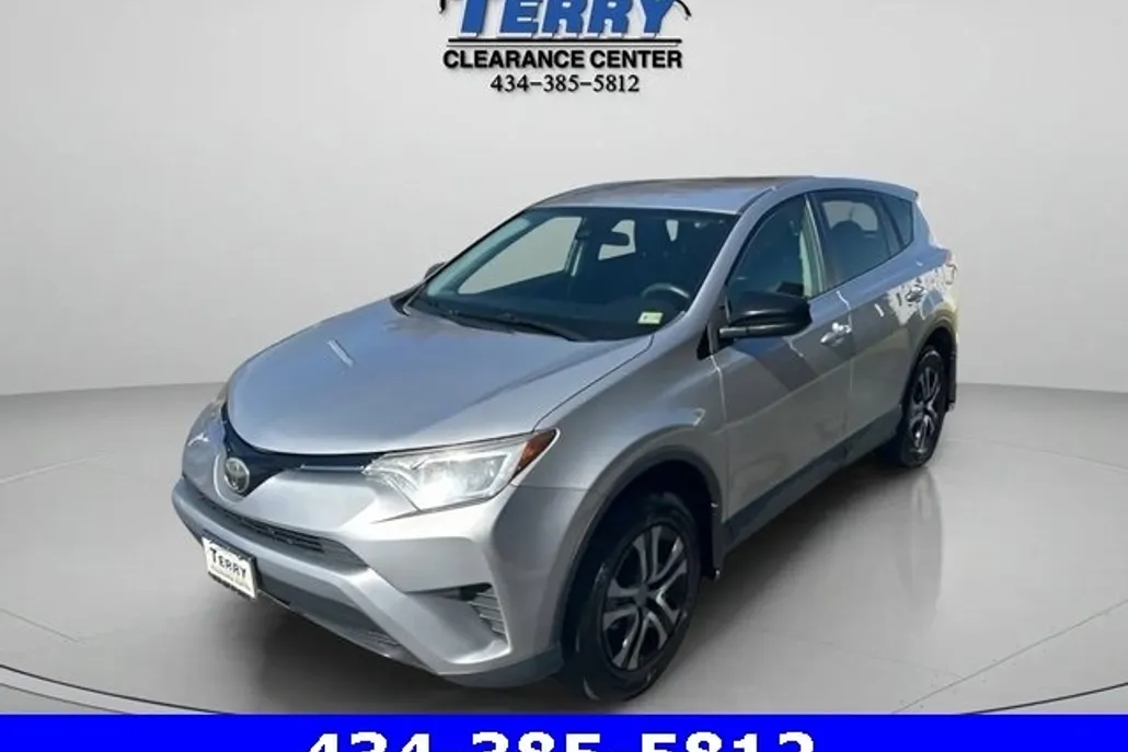 2018 Toyota RAV4 LE photo 1