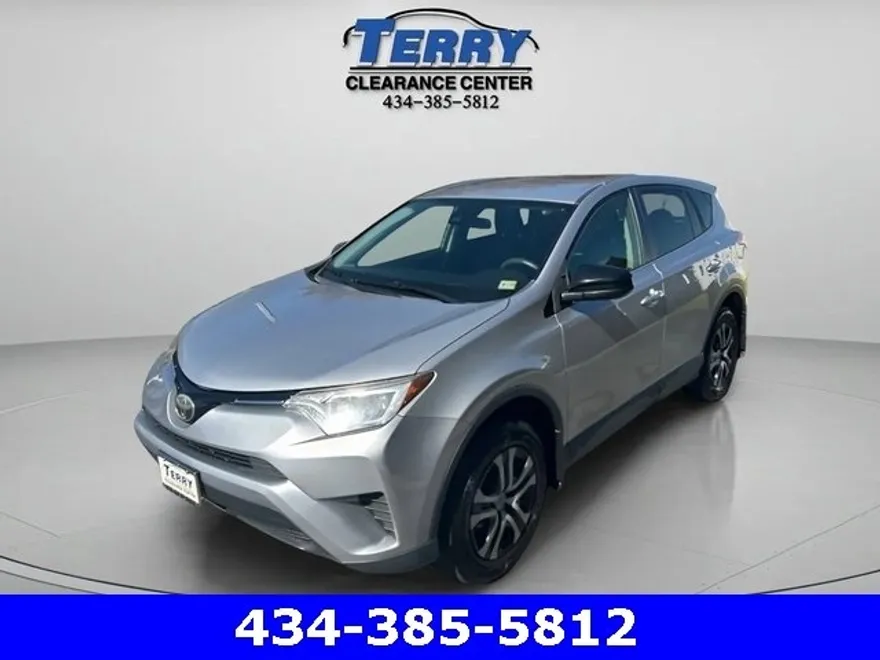 2018 Toyota RAV4 LE photo 1