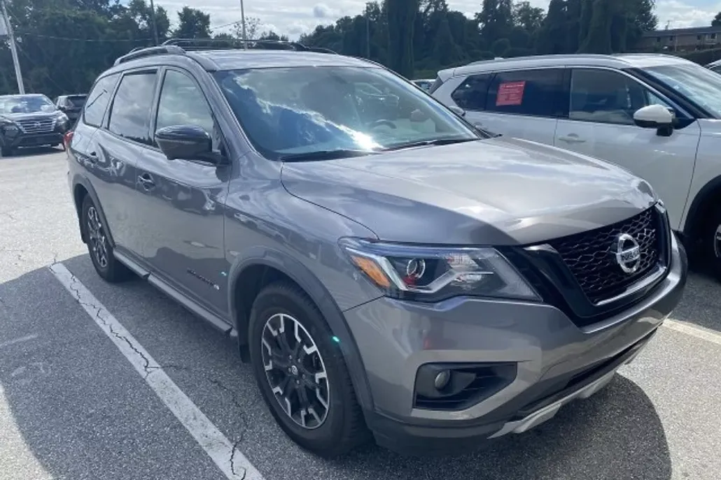 2019 Nissan Pathfinder SL photo 1