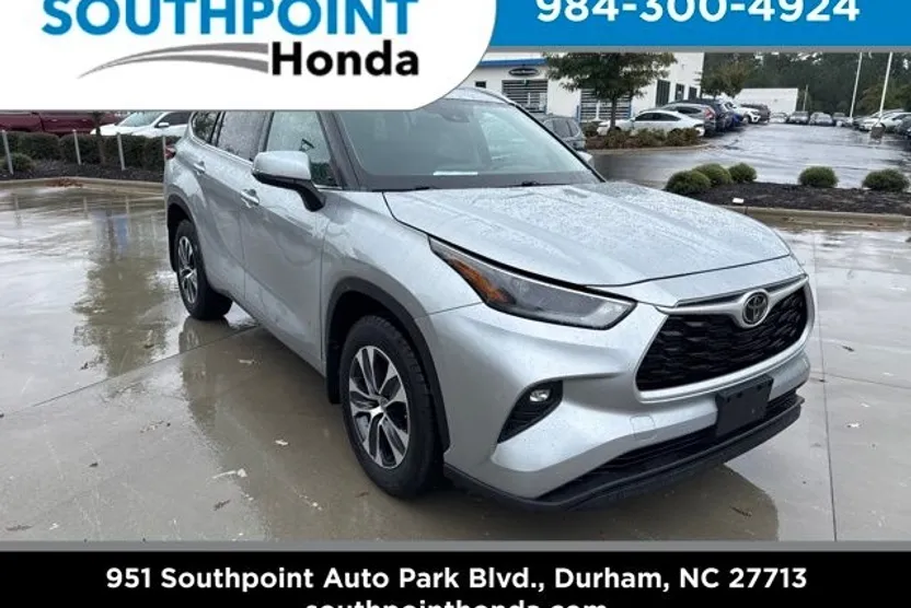 2022 Toyota Highlander XLE photo 1
