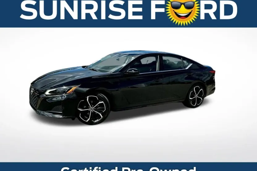 2023 Nissan Altima 2.5 SR photo 1