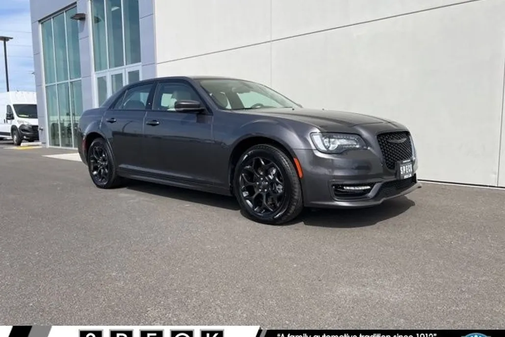 2023 Chrysler 300 Touring L photo 1