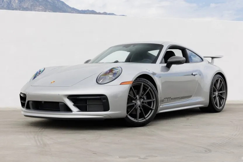 2024 Porsche 911 T 4 photo 1
