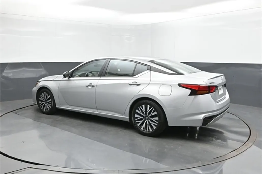 2024 Nissan Altima 2.5 SV photo 1