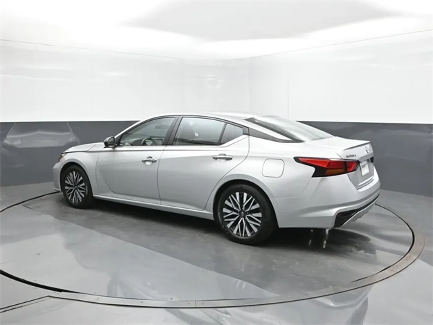 2024 Nissan Altima 2.5 SV photo 1