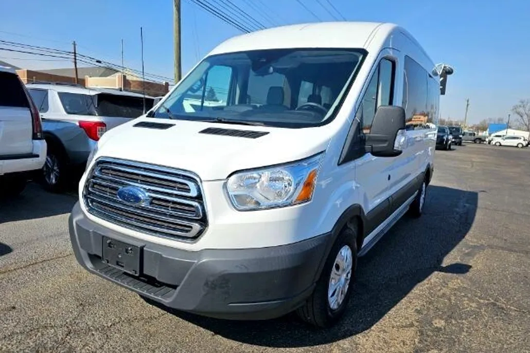 2018 Ford Transit Passenger XL photo 1