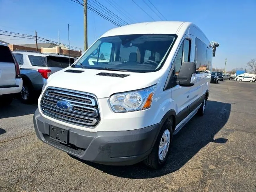 2018 Ford Transit Passenger XL photo 1
