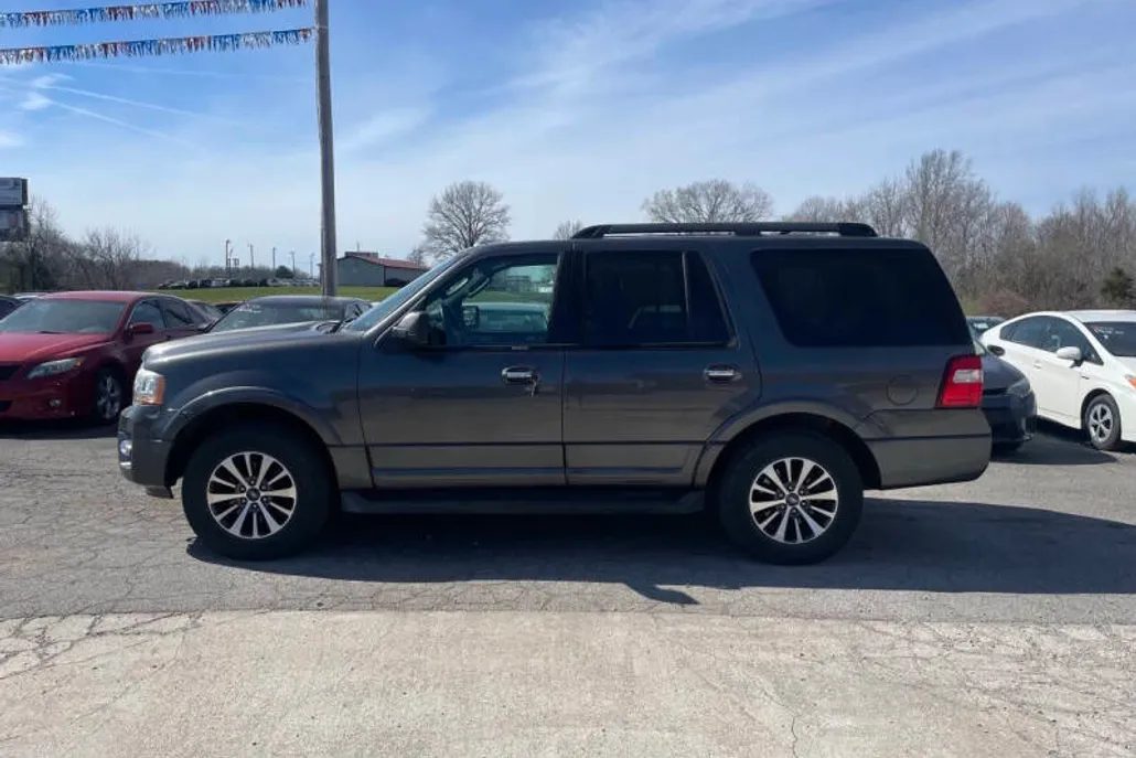 2015 Ford Expedition XLT photo 1