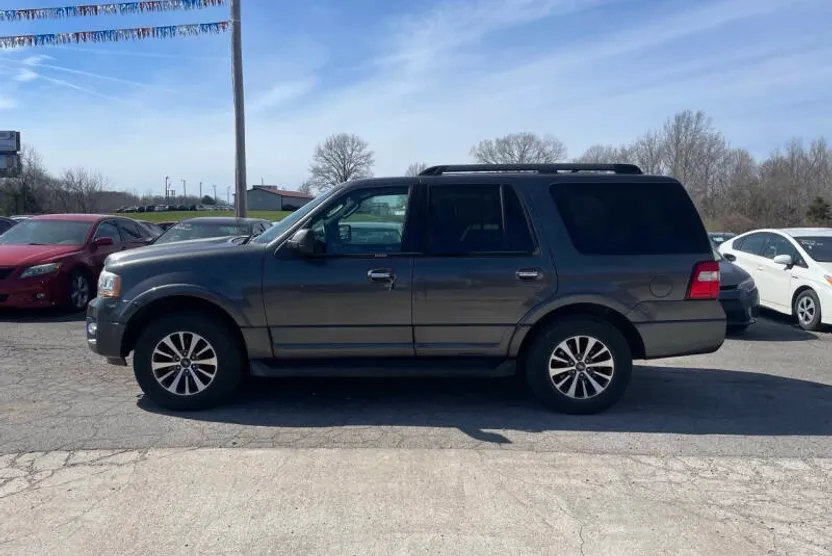 2015 Ford Expedition XLT photo 1