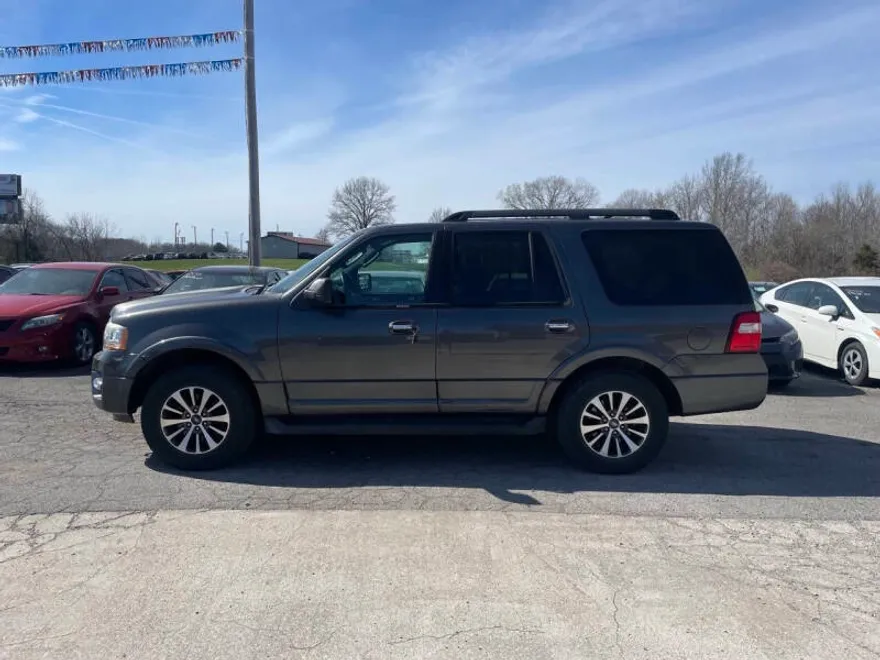 2015 Ford Expedition XLT photo 1