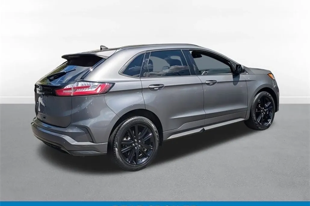 2022 Ford Edge ST photo 1