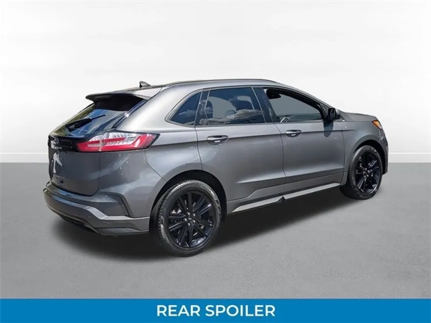 2022 Ford Edge ST photo 1