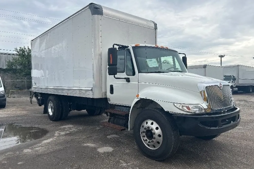 2018 International 4300 DuraStar 4300 photo 1