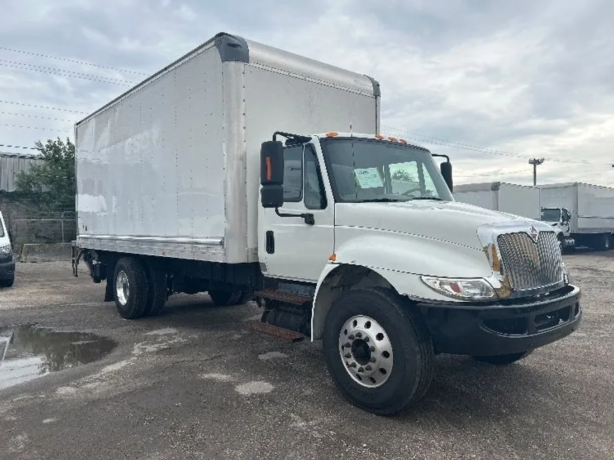 2018 International 4300 DuraStar 4300 photo 1